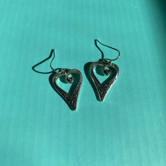 Elegant Silver Heart Earrings - Picture 2 of 3